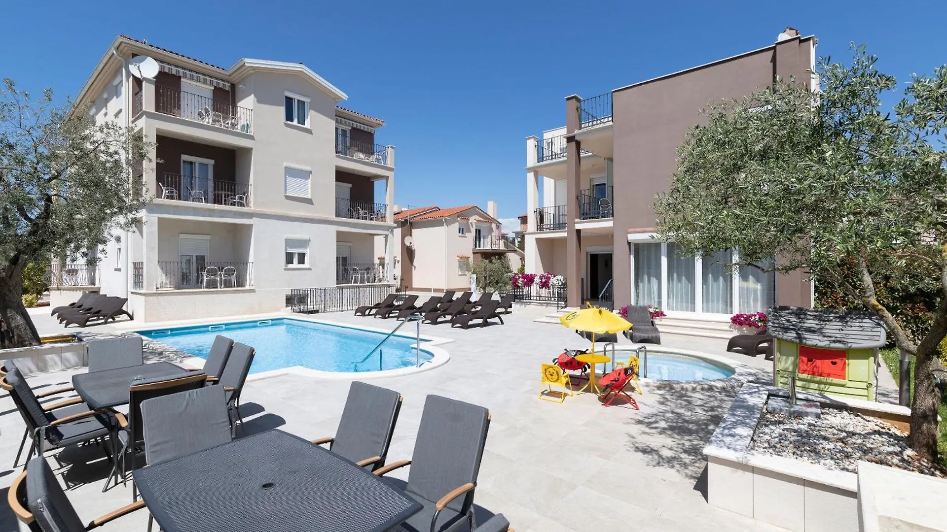 Apartments Villa Nina 1 法扎纳