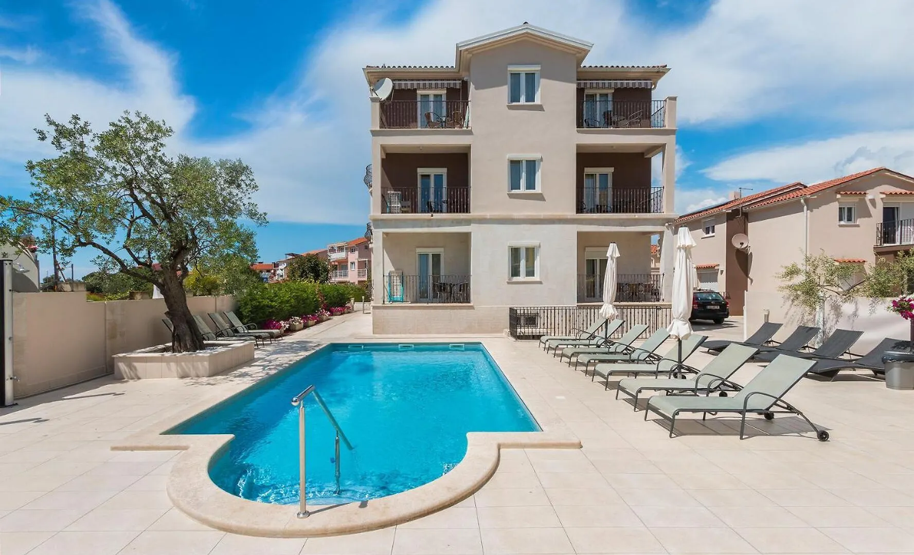 Apartments Villa Nina 1 法扎纳